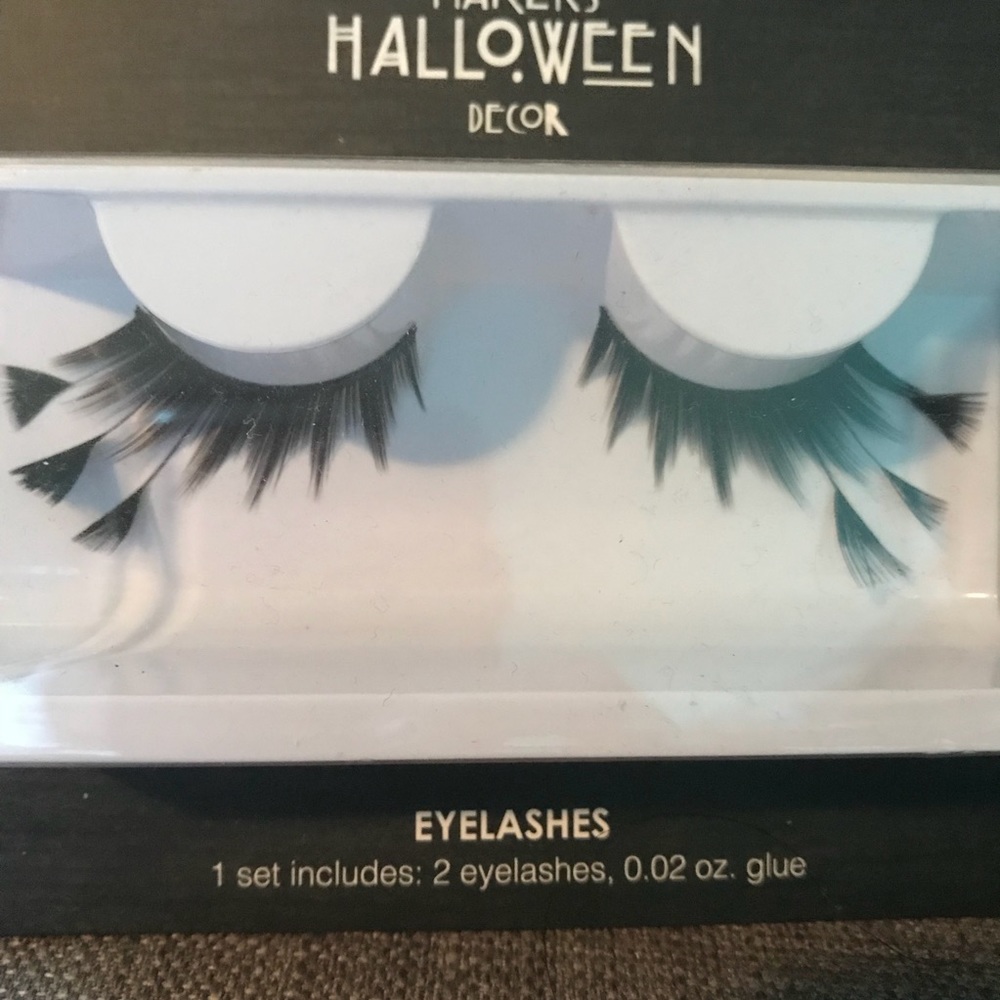 Woman’s lashes - Picture 2 of 3